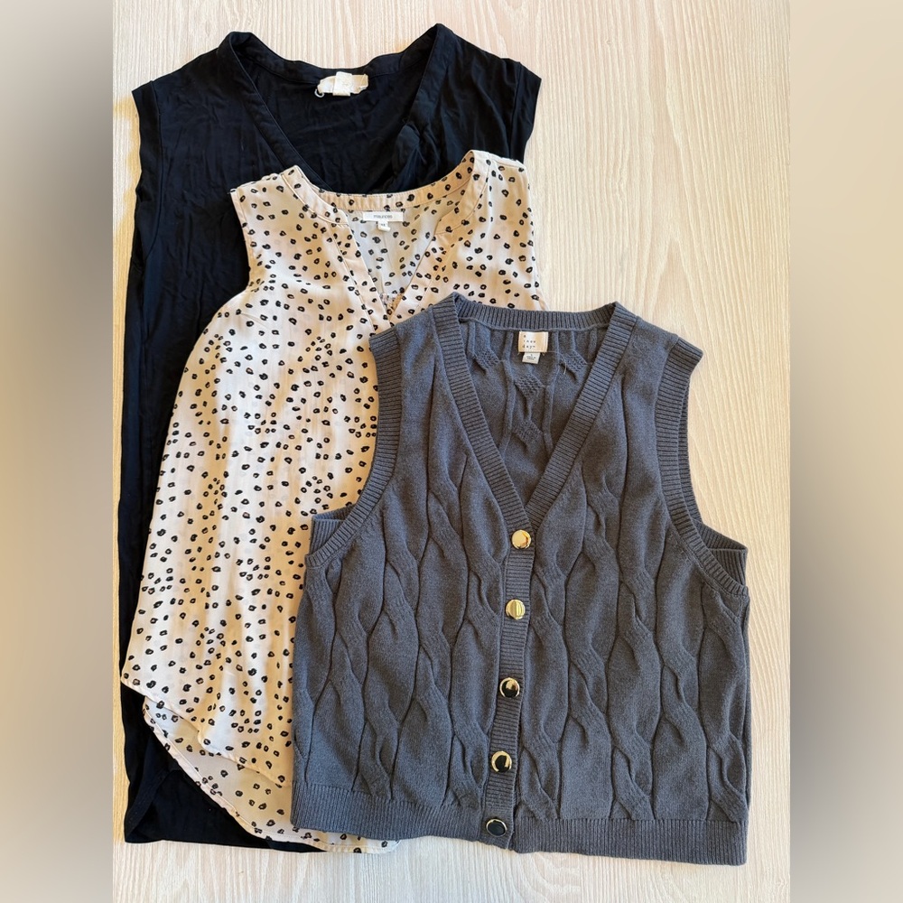 Bundle of sleeveless women’s tops size L